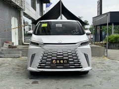 Lexus LM 500h six-seater premium version - фото 2
