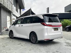 Lexus LM 500h six-seater premium version - фото 4