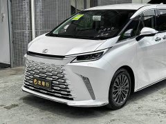 Lexus LM 500h six-seater premium version - фото 6