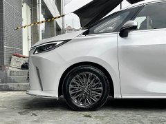 Lexus LM 500h six-seater premium version - фото 7