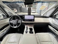 Lexus LM 500h six-seater premium version - фото 8