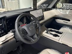 Lexus LM 500h six-seater premium version - фото 9