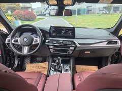 BMW 5 Series facelift 530Li leading M sports package - фото 15