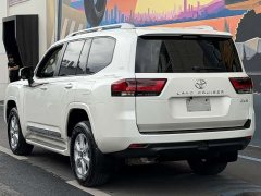 Toyota Land Cruiser (imported) LC300 2023 4.0L Middle East version - фото 4