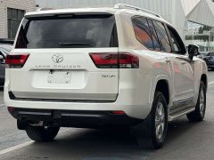 Toyota Land Cruiser (imported) LC300 2023 4.0L Middle East version - фото 5
