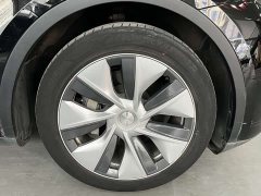 Tesla Model Y standard range rear-wheel drive version - фото 12