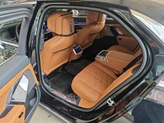 BMW 7 Series 2023 735Li M Sports Package - фото 6