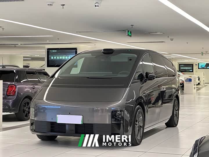 Li Auto Ideal MEGA Ultra - автомобиль из Китая