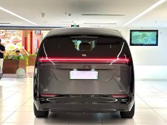 Li Auto Ideal MEGA Ultra - фото 6