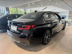 BMW 5 Series 530Li leading M sports package - фото 5