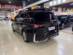 Toyota SIENNA 2024 2.5L Hybrid Premium Edition - фото 12