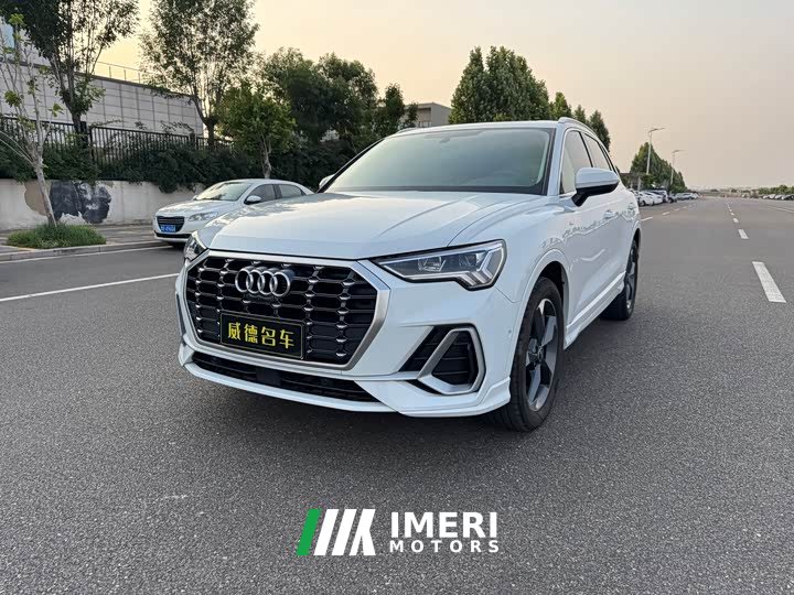 Audi Q3 35 TFSI Fashionable and Dynamic (1.4T) - автомобиль из Китая