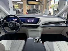 Lynk & Co Century 2.0T four-seater private version - фото 13