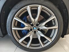 BMW X7 xDrive M50i - фото 8