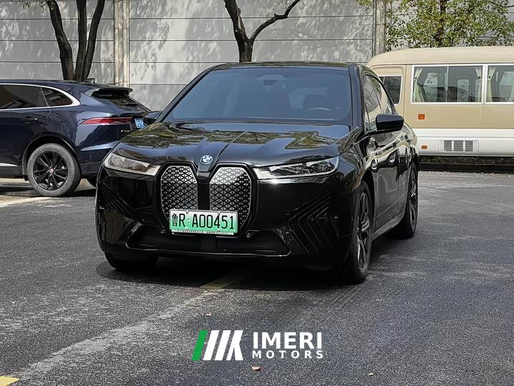 BMW iX 2022 xDrive40 - автомобиль из Китая