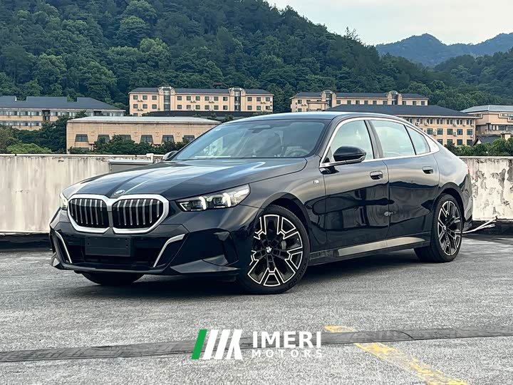 BMW 5 Series 530Li Exclusive M Sports Package - автомобиль из Китая