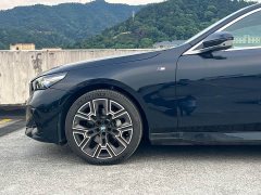 BMW 5 Series 530Li Exclusive M Sports Package - фото 11