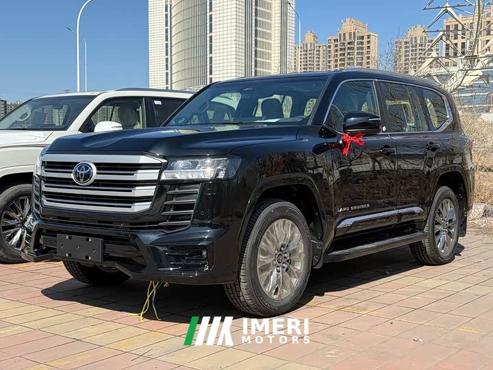 Toyota Land Cruiser (imported) LC300 4.0L automatic - автомобиль из Китая
