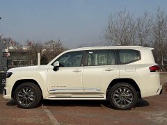 Toyota Land Cruiser (imported) LC300 4.0L Middle East version - фото 11