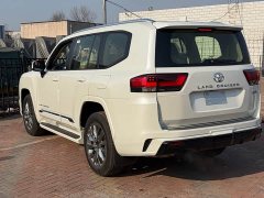 Toyota Land Cruiser (imported) LC300 4.0L Middle East version - фото 6