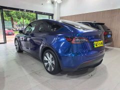 Tesla Model Y standard range rear-wheel drive version - фото 8