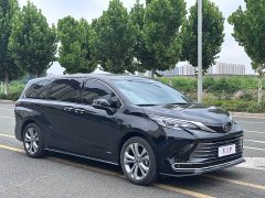 Toyota SIENNA 2024 2.5L Hybrid Premium Edition - фото 3