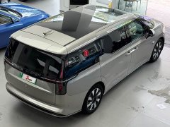 Volvo EM90 2025 Ultra six-seater - фото 16