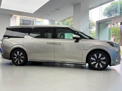 Volvo EM90 2025 Ultra six-seater - фото 2