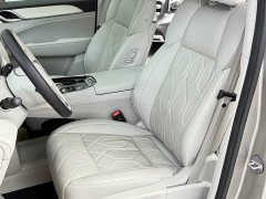 Volvo EM90 2025 Ultra six-seater - фото 3