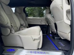 Toyota SIENNA 2.5L Hybrid Premium Edition - фото 8