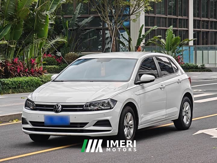 Volkswagen Polo facelift Plus 1.5L automatic indulgence version - автомобиль из Китая