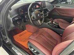 BMW 5 Series facelift 530Li leading M sports package - фото 10