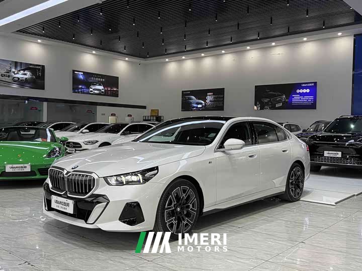 BMW 5 Series 530Li Exclusive M Sports Package - автомобиль из Китая