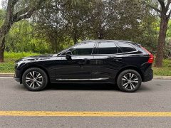 Volvo XC60 2024 B5 AWD Plus Luxury - фото 1
