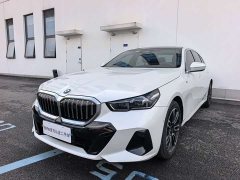 BMW 5 Series 530Li Leading M Sports Package - фото 1