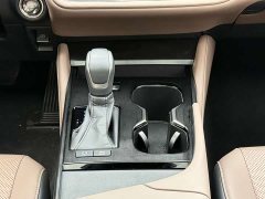Lexus ES 300h Premium Edition - фото 12