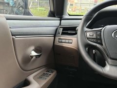Lexus ES 300h Premium Edition - фото 15