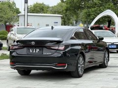 Lexus ES 300h Premium Edition - фото 3