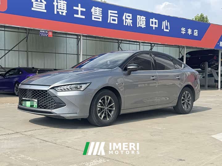 BYD Qin PLUS Champion Edition DM-i 55KM Leading Type - автомобиль из Китая