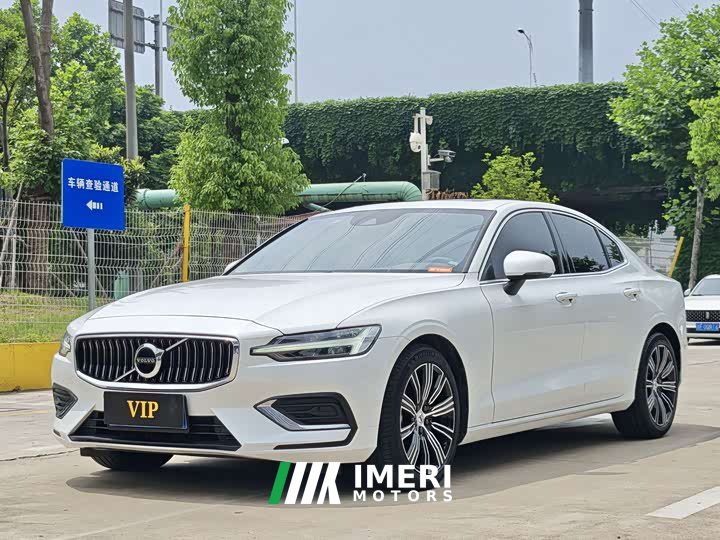 Volvo S60 B4 Zhiyuan Luxury Edition