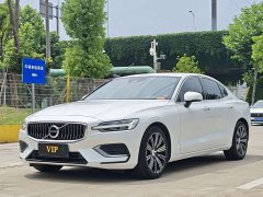 Volvo S60 B4 Zhiyuan Luxury Edition - фото 1