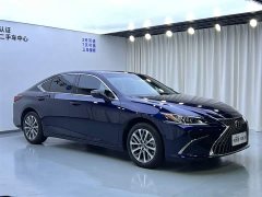 Lexus ES 200 Excellence Edition - фото 2