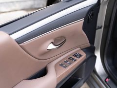 Lexus ES 300h Premium Edition - фото 18