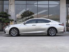 Lexus ES 300h Premium Edition - фото 4