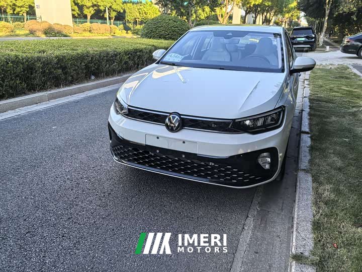 Volkswagen Lavida Xinrui 1.5L Outstanding New Wishes Edition - автомобиль из Китая