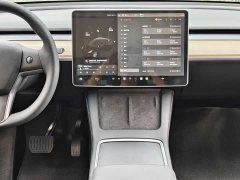 Tesla Model Y standard range rear-wheel drive version - фото 10