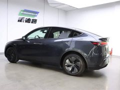 Tesla Model Y rear-wheel drive version - фото 6