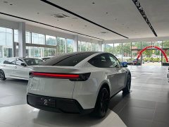 Tesla Model Y rear-wheel drive version - фото 3