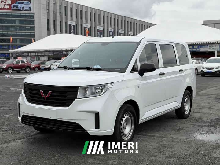 Wuling Hongguang PLUS 2020 1.5L manual standard type 7 seats - автомобиль из Китая