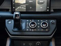 Land Rover Defender 110 P400 Dark Special Edition - фото 9